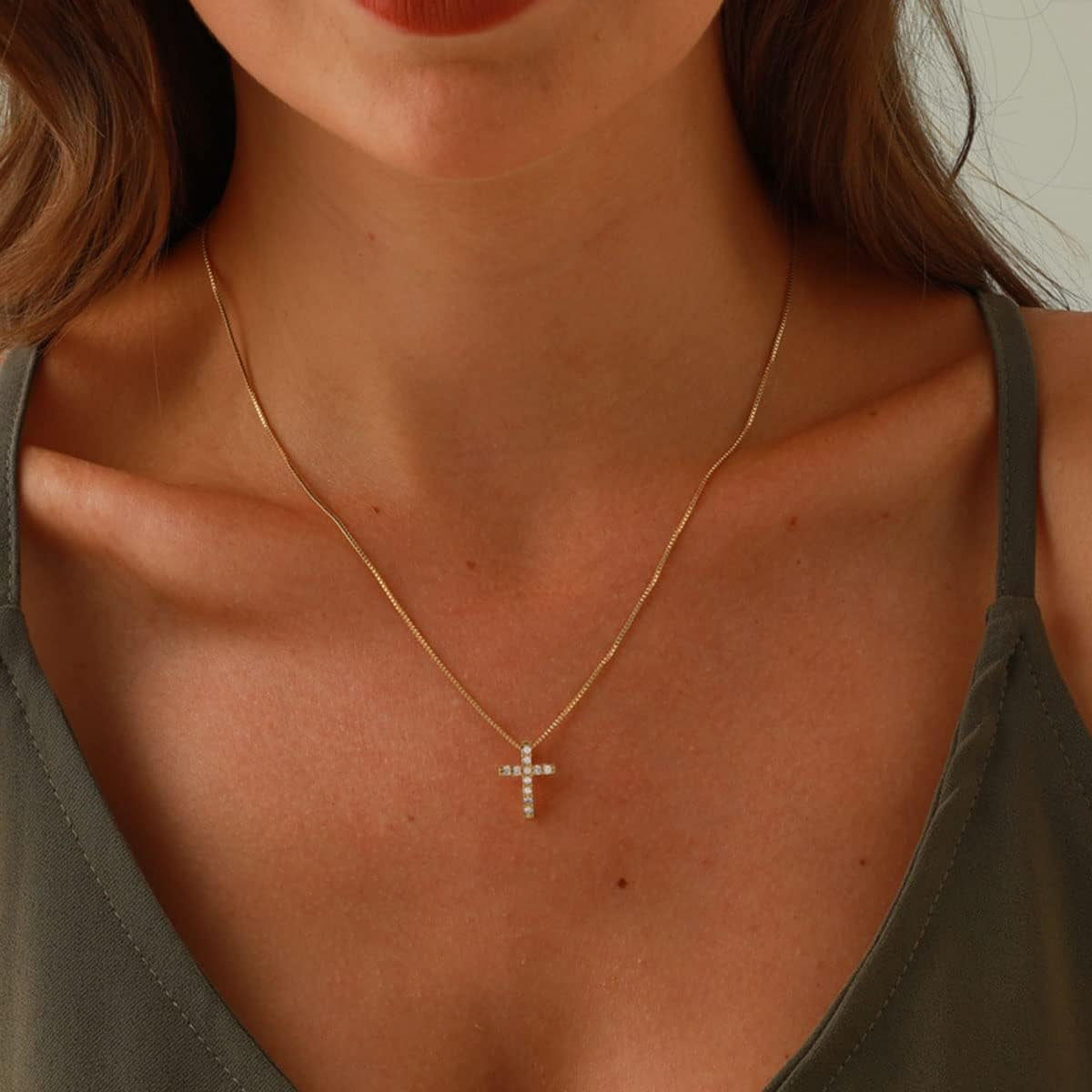 Small Cross Necklaces for Women Simulated Diamond Cross Pendant Dainty Necklace Cubic Zirconia Cross Necklace Silver